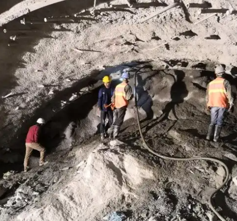 桥西拱顶带模注浆料的施工流程及注意事项